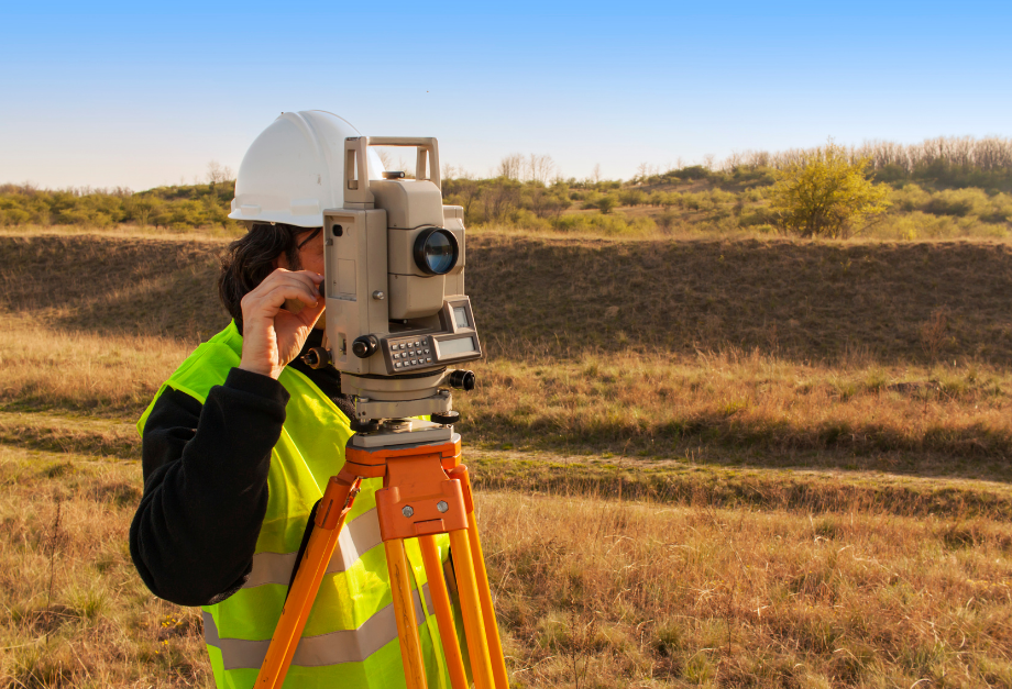 Relevamientos precisos para proyectos de obra civil, trazados de instalaciones y control de superficies, con tecnología GPS y estaciones totales. Detección de metales.